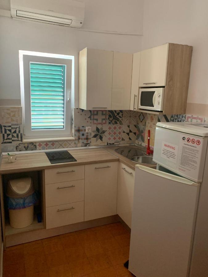 Apartmani Adriatic Ana Новаля Екстер'єр фото