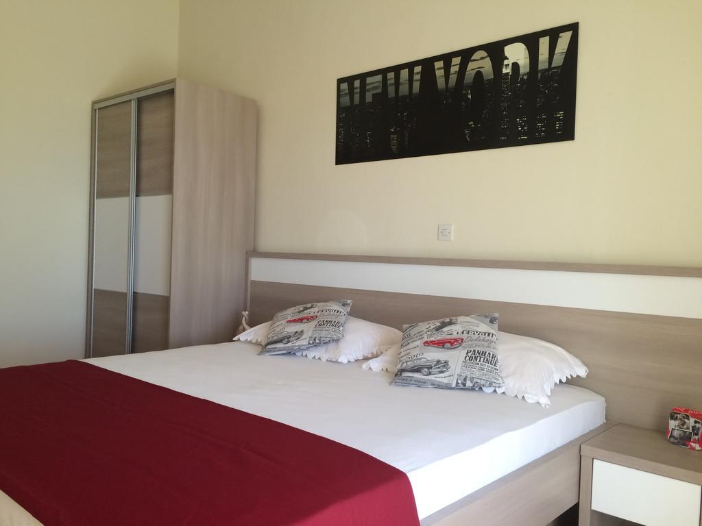 Apartmani Adriatic Ana Новаля Екстер'єр фото