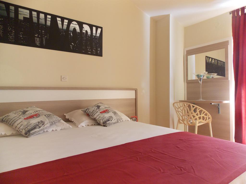 Apartmani Adriatic Ana Новаля Екстер'єр фото