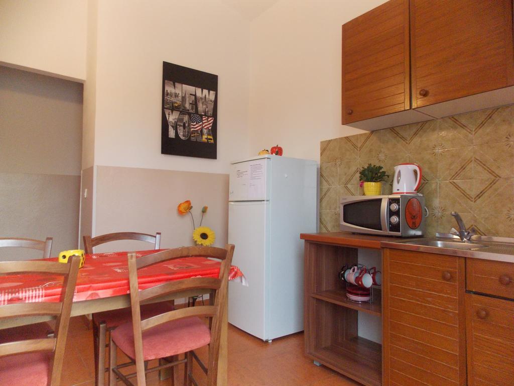 Apartmani Adriatic Ana Новаля Екстер'єр фото