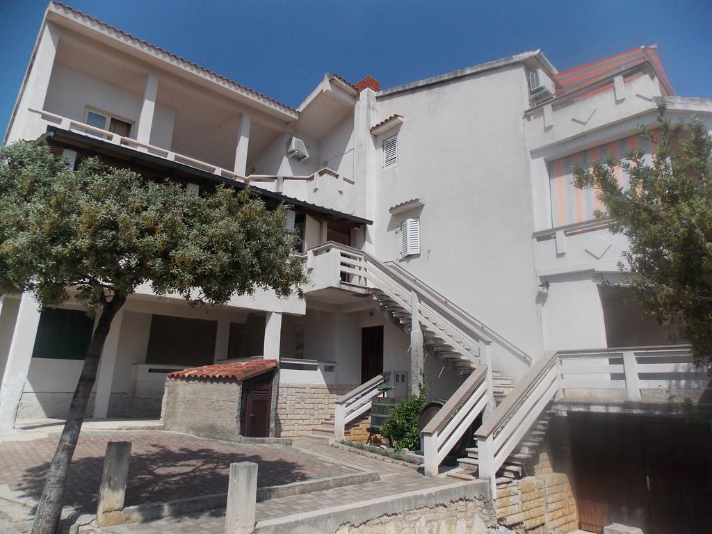 Apartmani Adriatic Ana Новаля Екстер'єр фото
