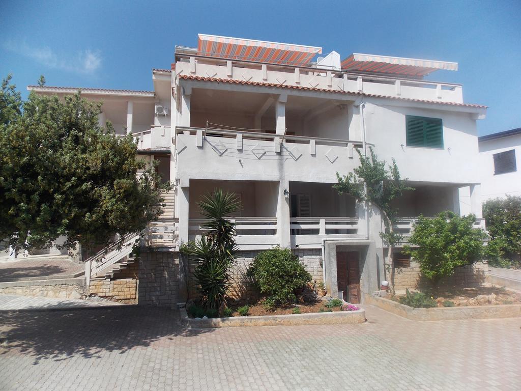 Apartmani Adriatic Ana Новаля Екстер'єр фото
