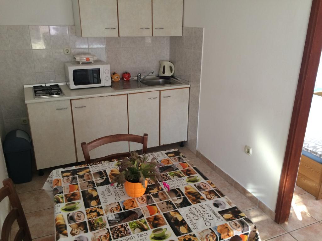 Apartmani Adriatic Ana Новаля Екстер'єр фото