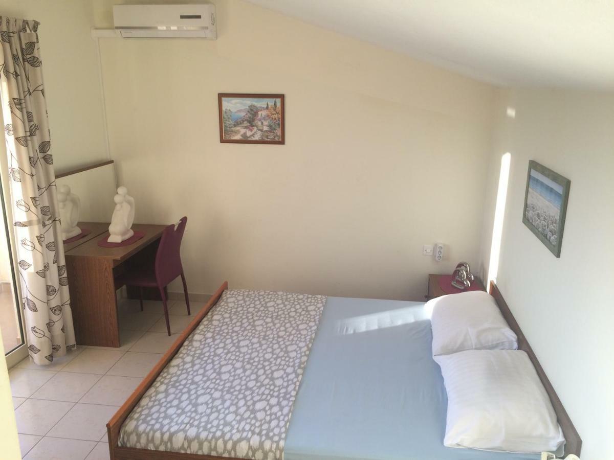 Apartmani Adriatic Ana Новаля Екстер'єр фото