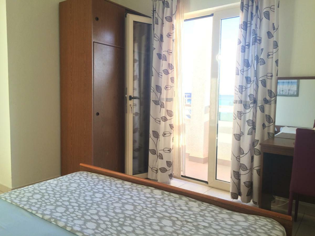 Apartmani Adriatic Ana Новаля Екстер'єр фото